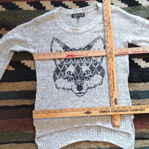 Almost Famous Geometric Fox Graphic Lightweight Knit Grays & White Sweater M - Picture 10 of 10